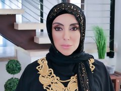 Muslim hottie with round bottom Kylie Kingston fucked by a big dick
