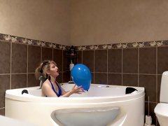 Bathtub With Bubbles And Balloon - Sex Movies Featuring Findom Goaldigger