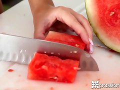 Juggy babe Alexis Adams is masturbating among ripe water melons