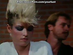 Blonde punk vintage bitch is gangbanged by two white men