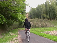 Mature Japanese outdoor bottomless bicycle riding and sex