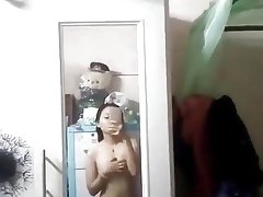 Vietnamese girl show up her pefct booty